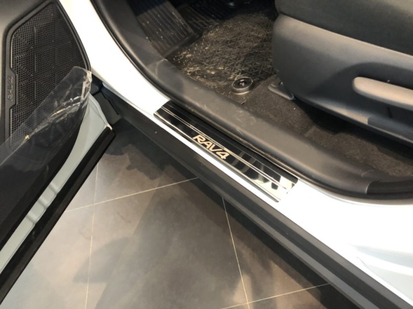 Накладки на пороги Toyota RAV-4 5 2019-н.в. (компл. 4шт.)