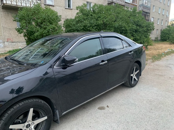 Дефлекторы окон Toyota Camry V50 (2011-2016) (хром молдинг) WIND