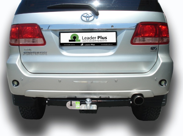 Фаркоп для Toyota Fortuner, кроме TRD (без электрики) (2005-2016) «ЛидерПлюс»