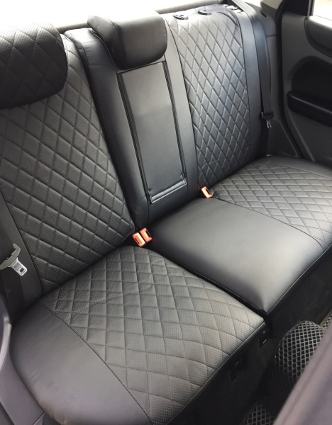 Авточехлы из экокожи Ромб для Volkswagen Tiguan со столиками (2007-2016) "Seintex"