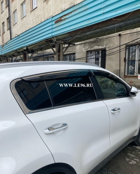 Дефлекторы окон Kia Sportage (2016-2022) (Хром молдинг) WIND