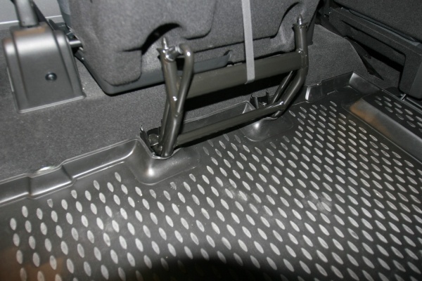 Коврик в багажник LAND ROVER Defender 110 5D (2007-н.в.) длин, внед. (полиуретан)