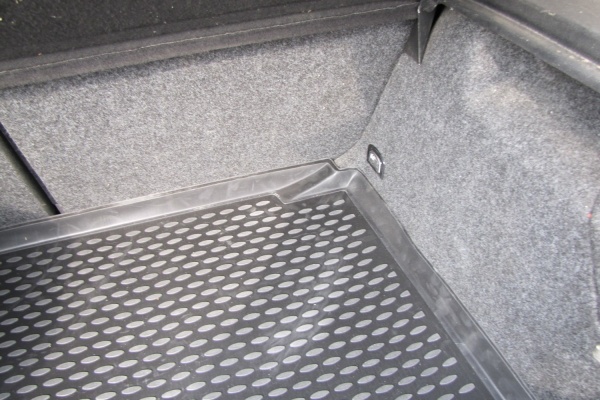 Коврик в багажник VOLKSWAGEN Golf IV (1998-2003) х.б. (полиуретан)