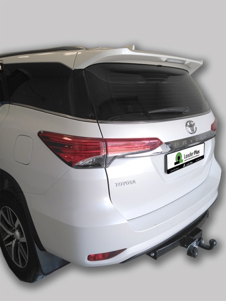 Фаркоп для Toyota Fortuner c нержавеющей пластиной (без электрики) (2005-2016) «ЛидерПлюс»