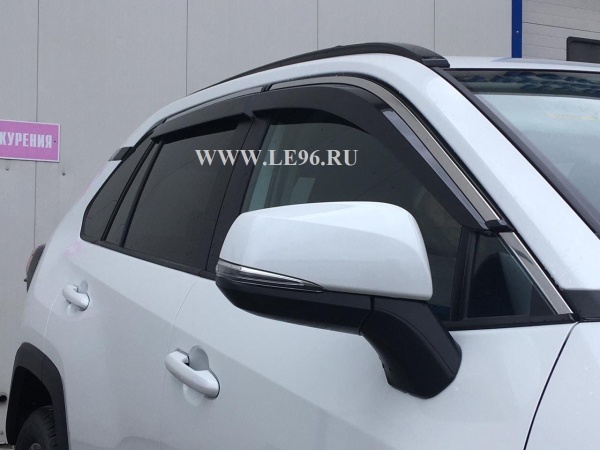 Дефлекторы окон Toyota RAV 4 (2019-н.в.) (хром молдинг) WIND