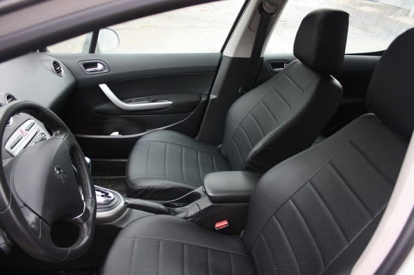 Авточехлы из экокожи для Audi A4 спинка сплошная (2002-2007) "Seintex"