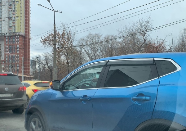 Дефлекторы окон Nissan Qashqai (2014-н.в.) (Хром молдинг) WIND