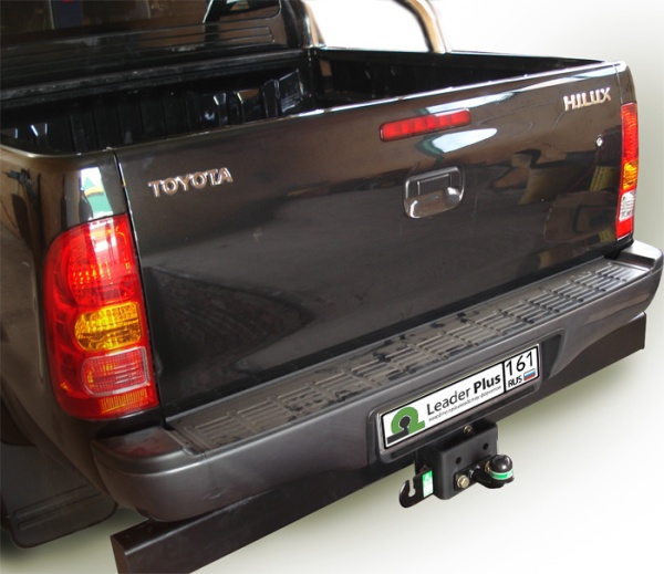 Фаркоп для Toyota Hilux 4WD с отбойным брусом (без электрики) (2008-2015) «ЛидерПлюс»
