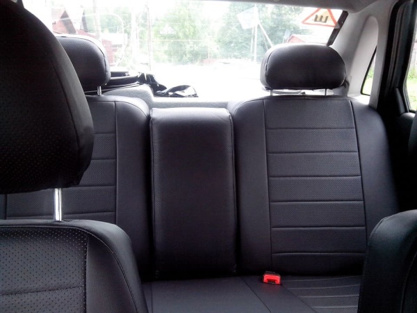 Авточехлы из экокожи для Audi A4 спинка сплошная (2002-2007) "Seintex"