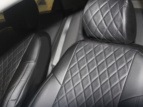 Авточехлы из экокожи Ромб для Audi A4 спинка сплошная (2002-2007) "Seintex"