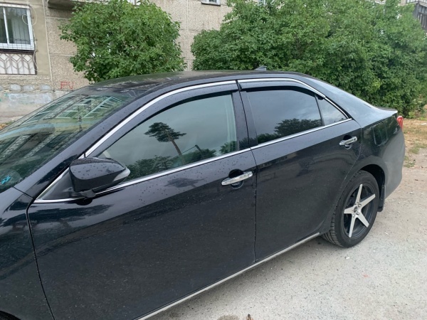Дефлекторы окон Toyota Camry V50 (2011-2016) (хром молдинг) WIND