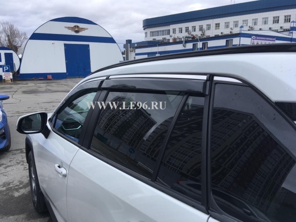 Дефлекторы окон Toyota RAV 4 (2019-н.в.) (хром молдинг) WIND